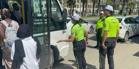 Şikayetini Dile Getiren Sürücü İle Trafik Polisleri Arasında Gerginlik