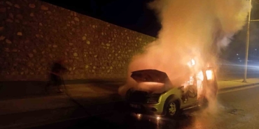 Malatya’da Seyir Halindeki Otomobil Alev Aldı