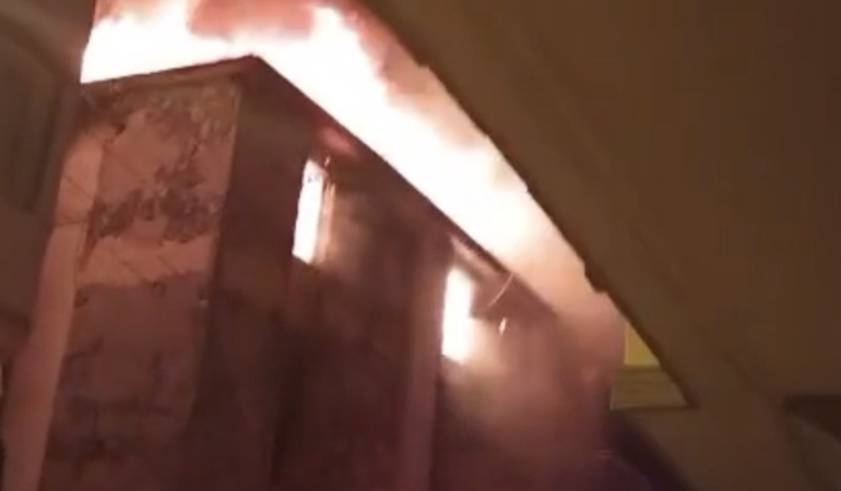 Gaziantep’te 4 Katlı Bina Alevlere Teslim Oldu