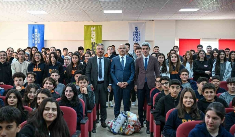 gençler İçin Tüm İmkânlarımızı Seferber Ediyoruz