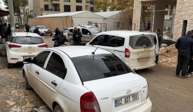 Alacak Verecek Kavgasında 4 Kişi Yaralandı