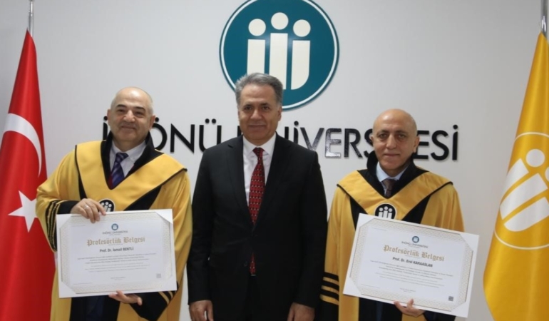 Unvanda Yükselen Akademisyenlere Cübbeleri Giydirildi