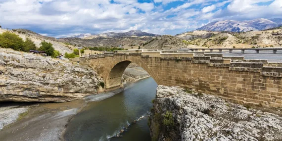 Adıyaman Besni Gezilecek Yerler ve Tarihi Yerler Rehberi