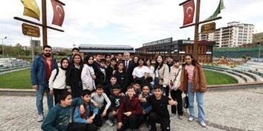 Başkan Tahmazoğlu, Geleneksel Sporlar Merkezi’nde Gençlerle Buluştu