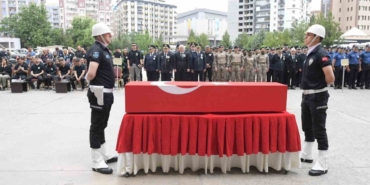 Diyarbakır’da Hayatını Kaybeden Emniyet Müdürü Memleketine Uğurlandı