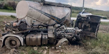 Doğanşehir’de Tanker Tarlaya Devrildi, Sürücü Yaralandı