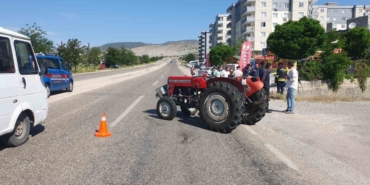 Gaziantep’te Traktör İle Çarpışan Araç Kanala Uçtu: 4 Yaralı
