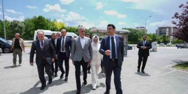 Hacıosmanoğlu’dan D.t. Şehitkamil Sahnesi’ne Tam Not