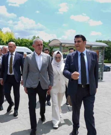 Hacıosmanoğlu’dan D.t. Şehitkamil Sahnesi’ne Tam Not