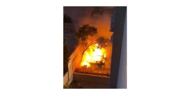 Otoparktaki 2 Lüks Araç Yanarak Küle Döndü