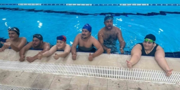 Özel Sporcuların Yüzme Yarışında Renkli Görüntüler Ortaya Çıktı