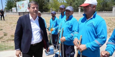 Adıyaman’da Safvan Bin Muattal Türbesi’nde Temizlik Çalışması