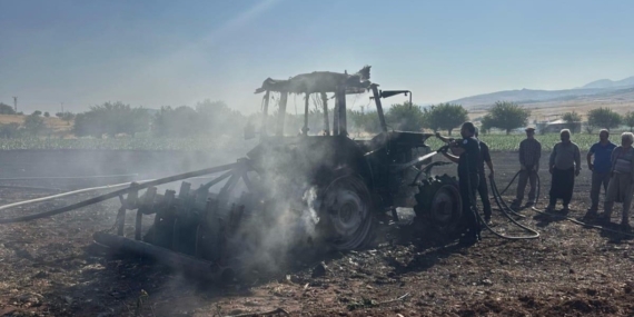 Anız Yangını Müdahale Etmek İsterken Yandı