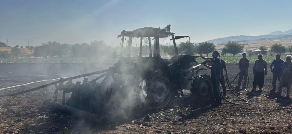 Anız Yangını Müdahale Etmek İsterken Yandı