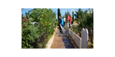 Belediyeden Bayram Öncesi Mezarlıklarda Temizlik Çalışması