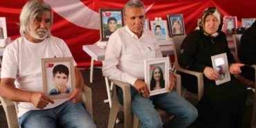 Diyarbakır Anneleri Bayramda Da Çadırdan Ayrılmadı, Eylemlerine Devam Etti