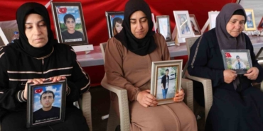 Diyarbakır Anneleri Kavurucu Sıcaklara Rağmen Evlat Nöbetine Devam Ediyor
