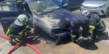 Diyarbakır’da Hastane Otoparkında Otomobil Yangını