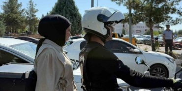 Diyarbakır’da Kimliğini Ve Giriş Belgesini Unutanların İmdadına Polis Yetişti