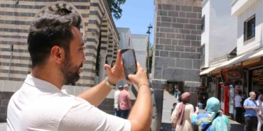 Diyarbakırlı Fenomen, Ücretsiz Kent Rehberliği Yapıyor
