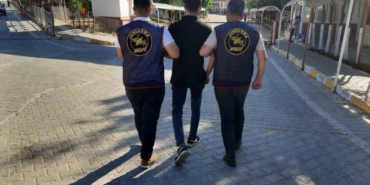 Dolandırıcılık Ve Uyuşturucu Suçlarından Cezası Bulunan Şahıs Yakalandı