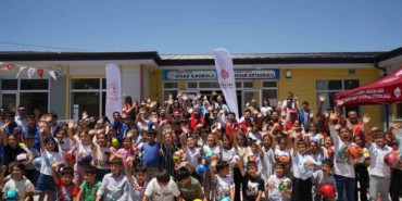 Gaziantep Vakıflar Bölge Müdürlüğü Depremzede Öğrencilerin Karne Sevincine Ortak Oldu