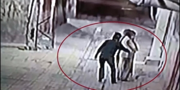 Güvenlik Kameralarından Tespit Edilen Hırsızlar, Pazarcı Ve Simitçi Kılığına Giren