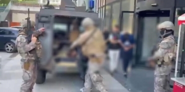 İnternet Üzerinde Faizsiz Kredi Arayanları Hedef Alan Şebekeye "akbaba Operasyonu":