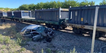 Malatya’da Yük Treni Hemzemin Geçitte Otomobile Çarptı: 5 Yaralı