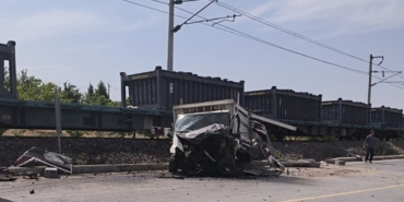 Malatya’da Yük Treni Kamyonete Çarptı
