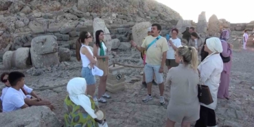 Nemrut Dağı’nda Hafta Sonu Turist Yoğunluğu