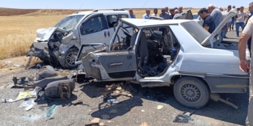 Otomobil İle Hafif Ticari Araç Çarpıştı: 4 Ölü, 1 Yaralı