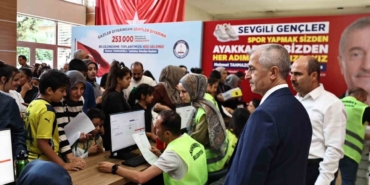 Şahinbey Belediyesi’nden Öğrencilere Karne Hediyesi