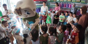 Takdir Belgesini Götüren Hediyesini Aldı