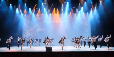 "ilk Kurşunlar" Gösterisi Ayakta Alkışlandı