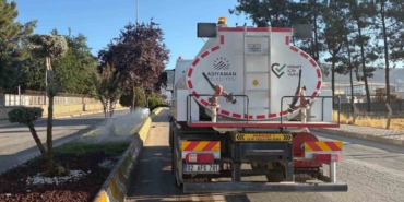 Adıyaman Belediyesi’nden Yaz Aylarında Yeşil Alanlara Özel Bakım