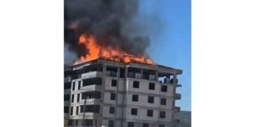 Araban’da 5 Katlı Bina İnşaatının Çatısında Yangın Çıktı