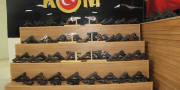 Aralarında İkinci Dünya Savaşı’nda Kullanılan Silahlar Da Bulunuyor