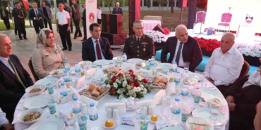 Diyarbakır Valisi Zorluoğlu, Şehit Yakınları Ve Gazilerle Bir Araya Geldi