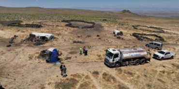 Diyarbakır’da Yaylada Kalan Besicilerin Hayvanlarına Tankerlerle Su Taşınıyor