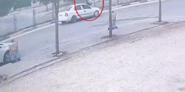 Otomobil Yayaya Çarptı