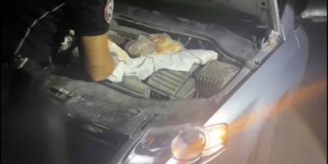 Polis Uygulamasına Takılan Otomobilin Kaputundan 2 Adet Kalaşnikof Silah Ele