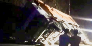 Pütürge’de Yol Çalışması Yapan Araç Devrildi: 1 Yaralı