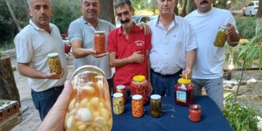 Araban Sarımsağı İle Hazırladığı Turşu İle Şifa Dağıtıyor