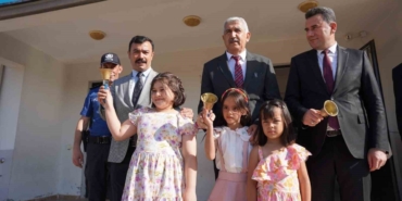 Başkan Hallaç, İlk Ders Zilinde Öğrencilerle Buluştu