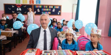 Başkan Tahmazoğlu’ndan Öğrencilere 881 Bin Adet Boyama Seti