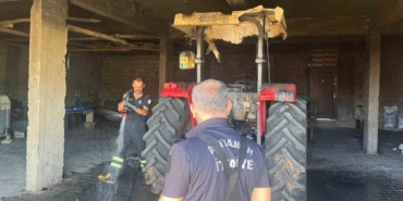 Depodaki Traktör Alev Aldı