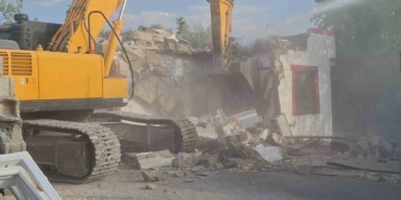 Depreme Etkilenen Orta Hasarlı Yapıların Yıkımına Başlandı