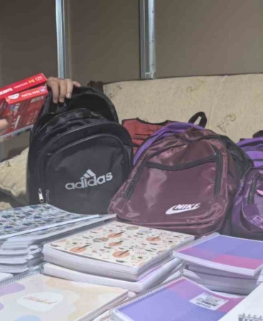 Diyarbakır’da Hayırseverlerin Desteğiyle Öğrencilere Kırtasiye Malzemesi Desteği