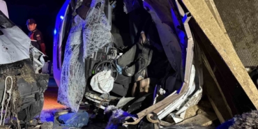 Diyarbakır’da İki Kamyonet Çarpıştı: 2 Ölü, 1 Yaralı